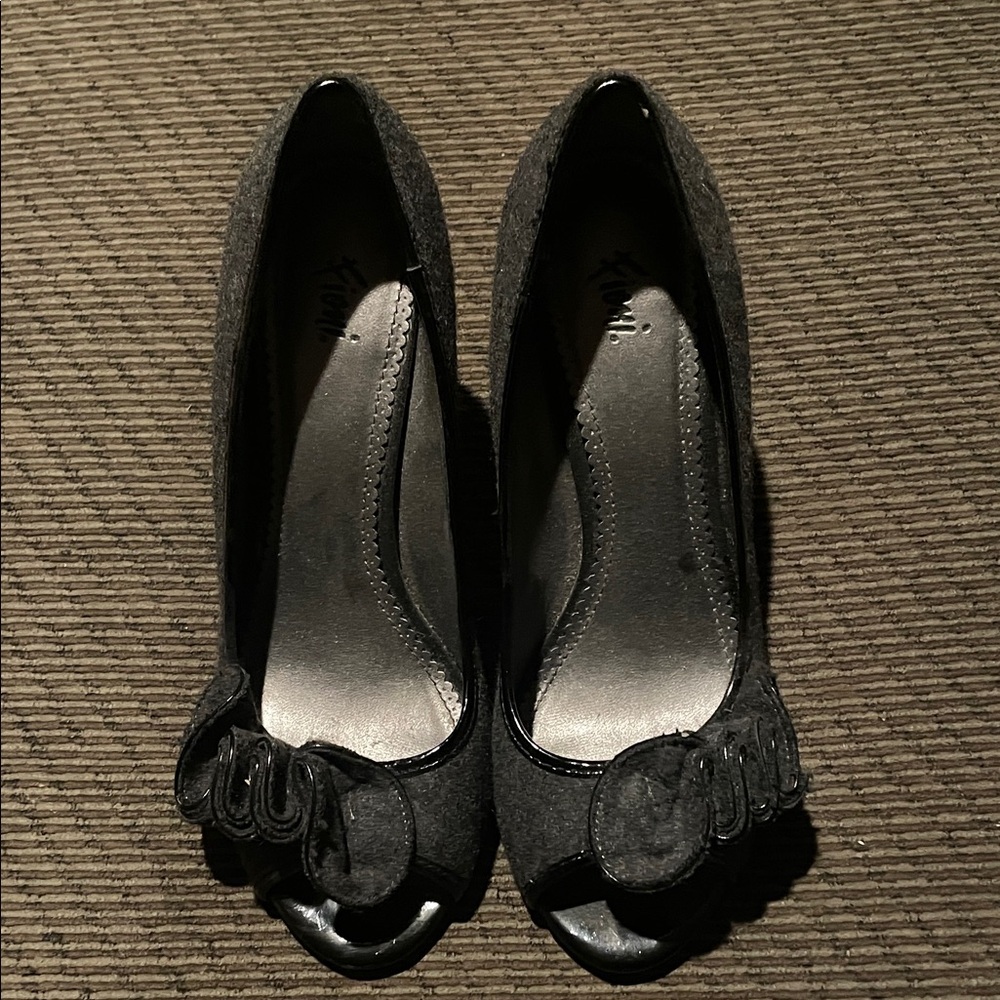 Elegant Grey and Black Women's Shoes